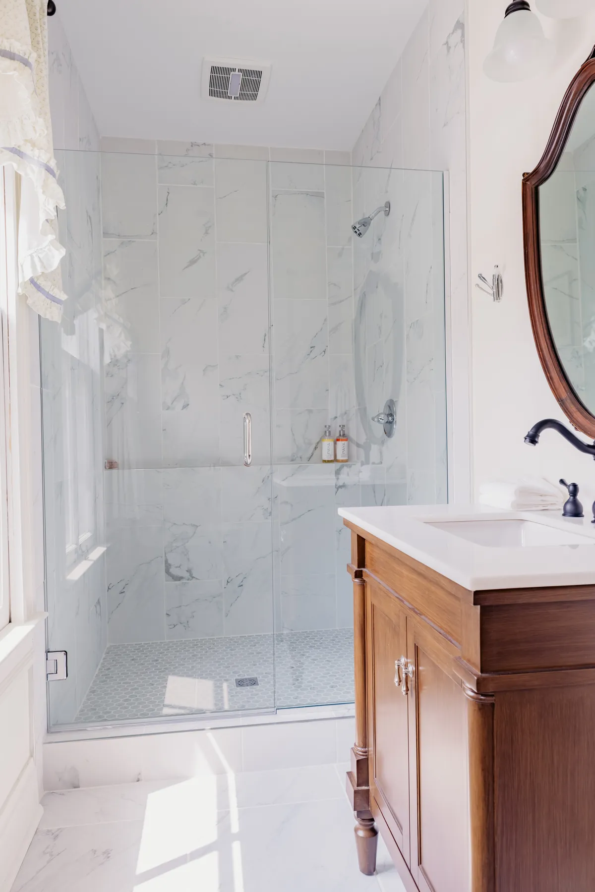 Dickens Suite bathroom shower